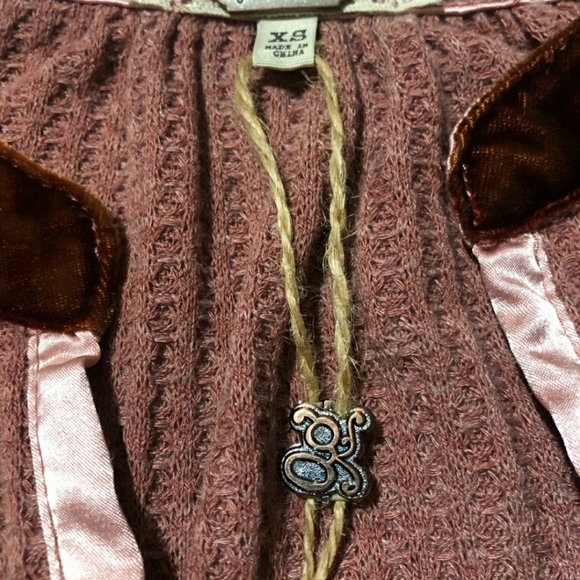 Gimmicks by BKE top NWT size XS - Picture 3 of 4